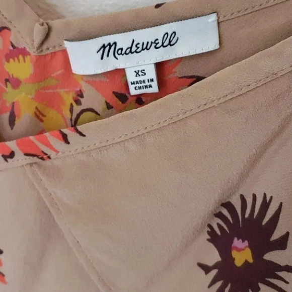 🌻 Madewell cold shoulder ruffle top - Picture 3 of 8